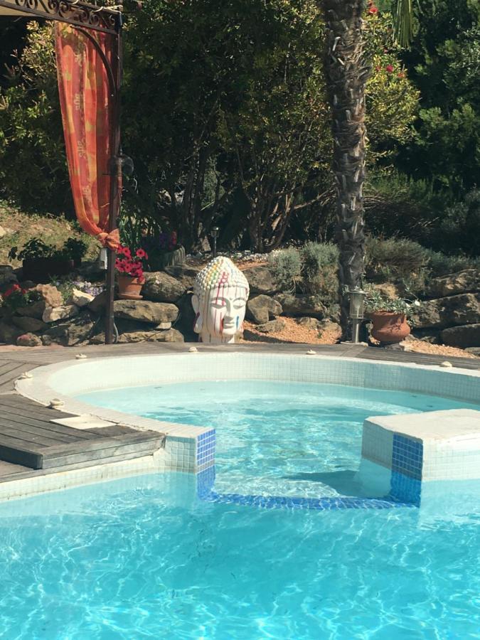 오르곤 Mas De La Butte Blanche B&B 외부 사진