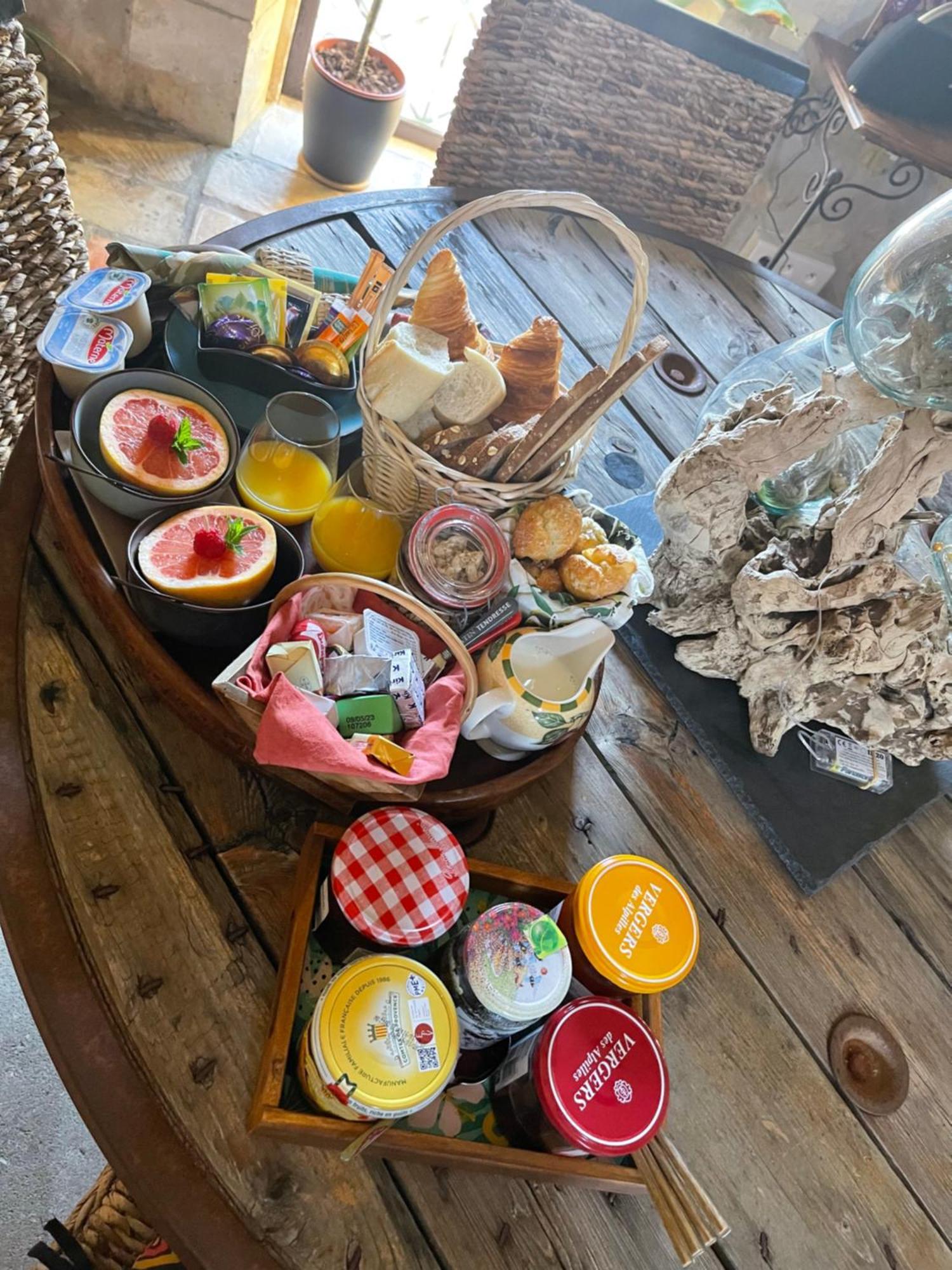 오르곤 Mas De La Butte Blanche B&B 외부 사진